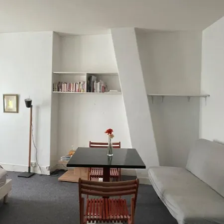 Apartament Near Gare De L'est Station *